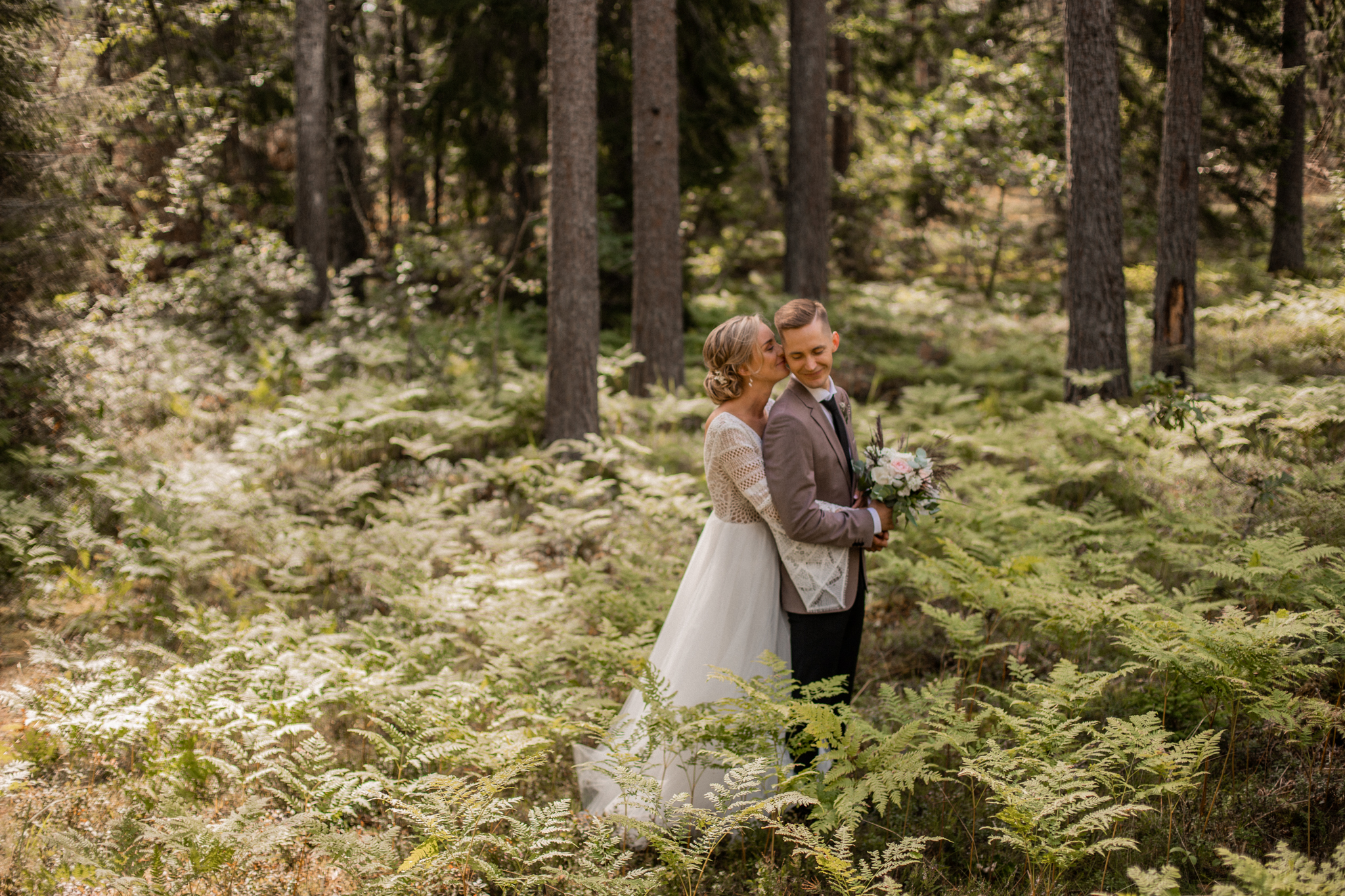 Pruutpaari fotosessioon metsas I Fotograaf Reti Kokk