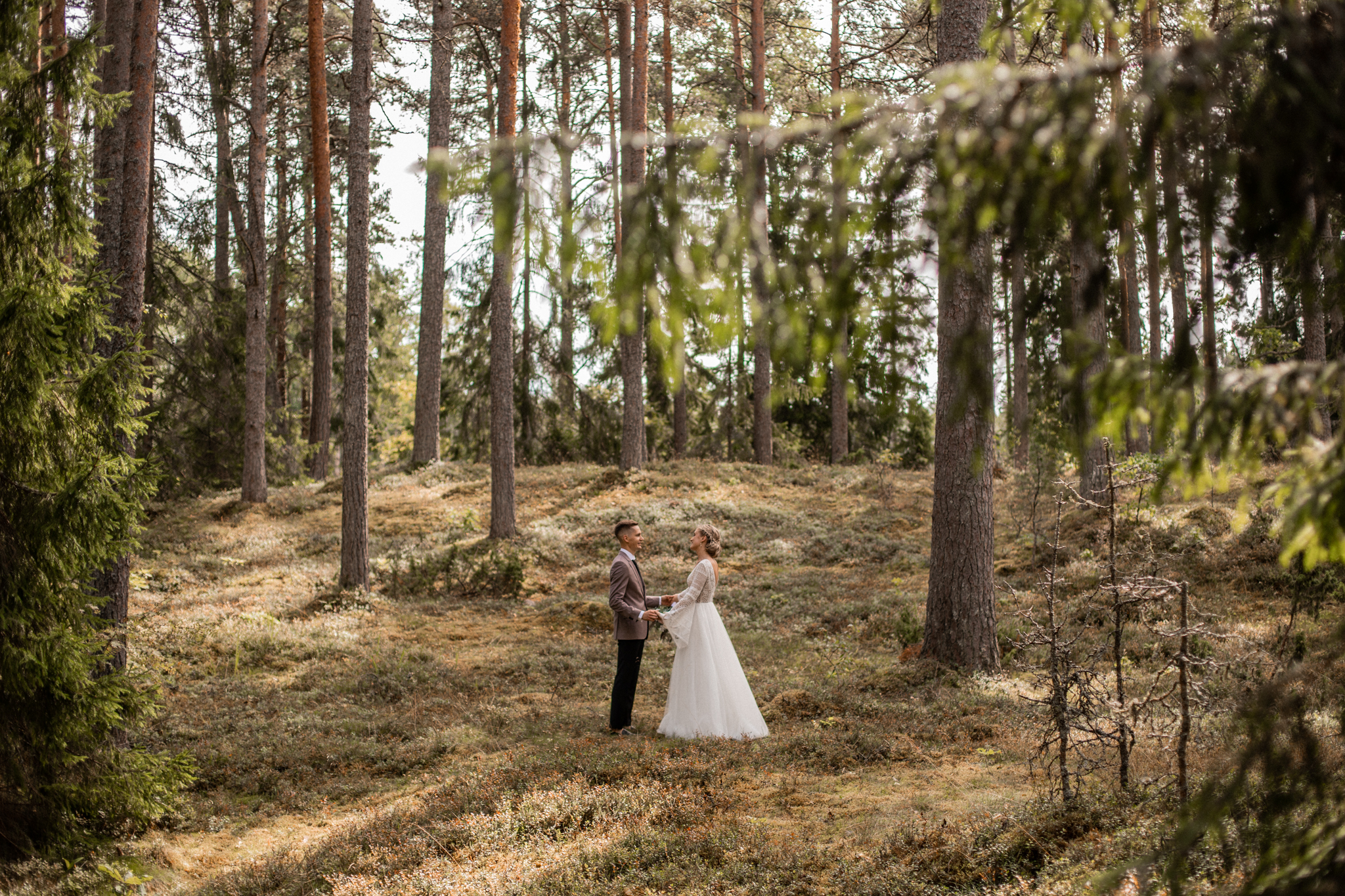 Pruutpaari fotosessioon metsas I Fotograaf Reti Kokk