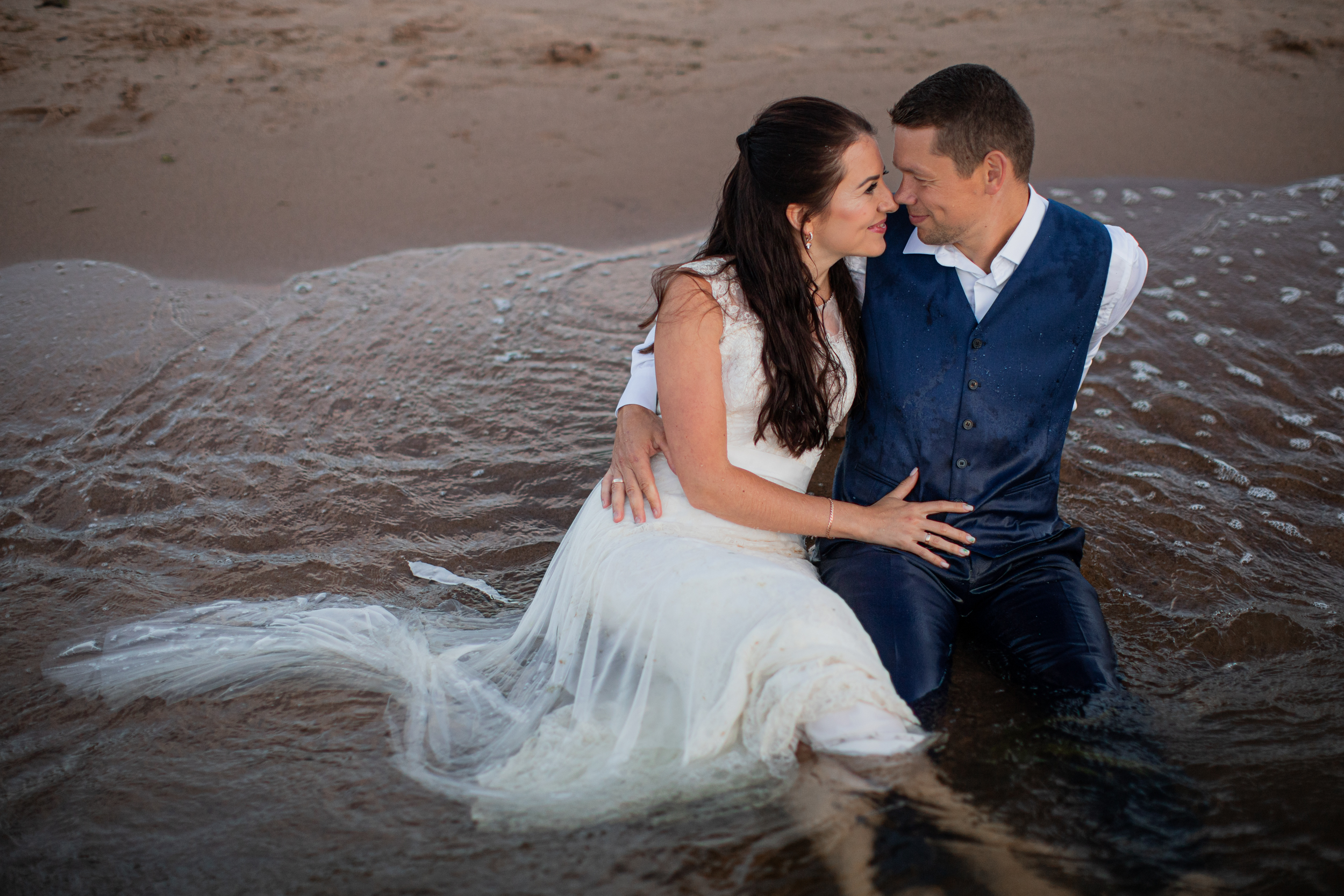 Trash the dress fotosessioon rannas I Fotograaf Reti Kokk