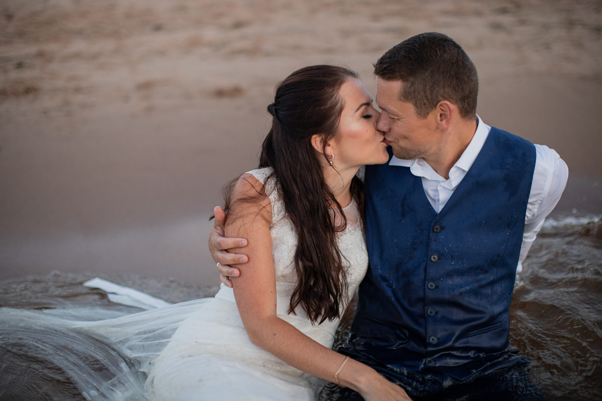 Trash the dress fotosessioon rannas I Fotograaf Reti Kokk