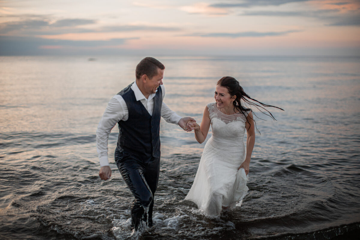 Trash the dress fotosessioon rannas