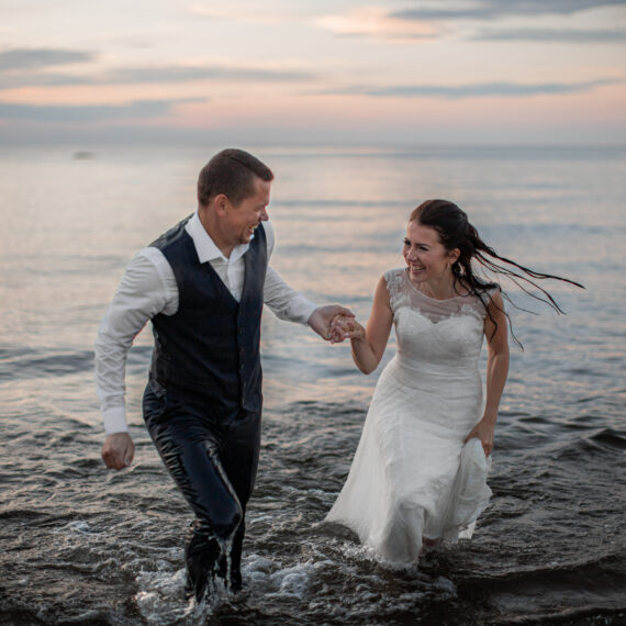 Trash the dress fotosessioon rannas