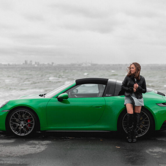 Fotosessioon Porschega vihmas