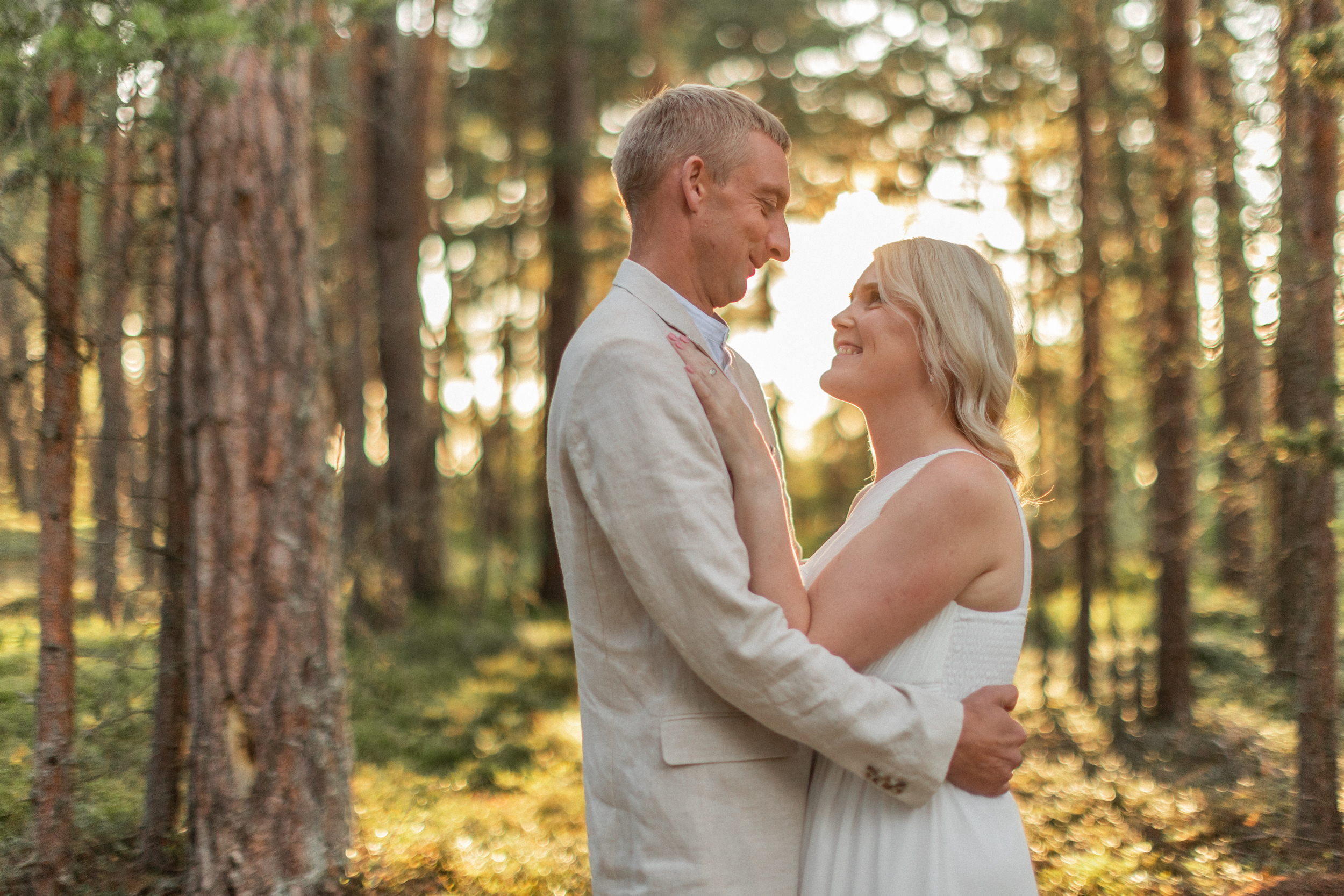 Pruutpaari ilupildid Võsu rannas loojangus I Pulmafotograaf Reti Kokk