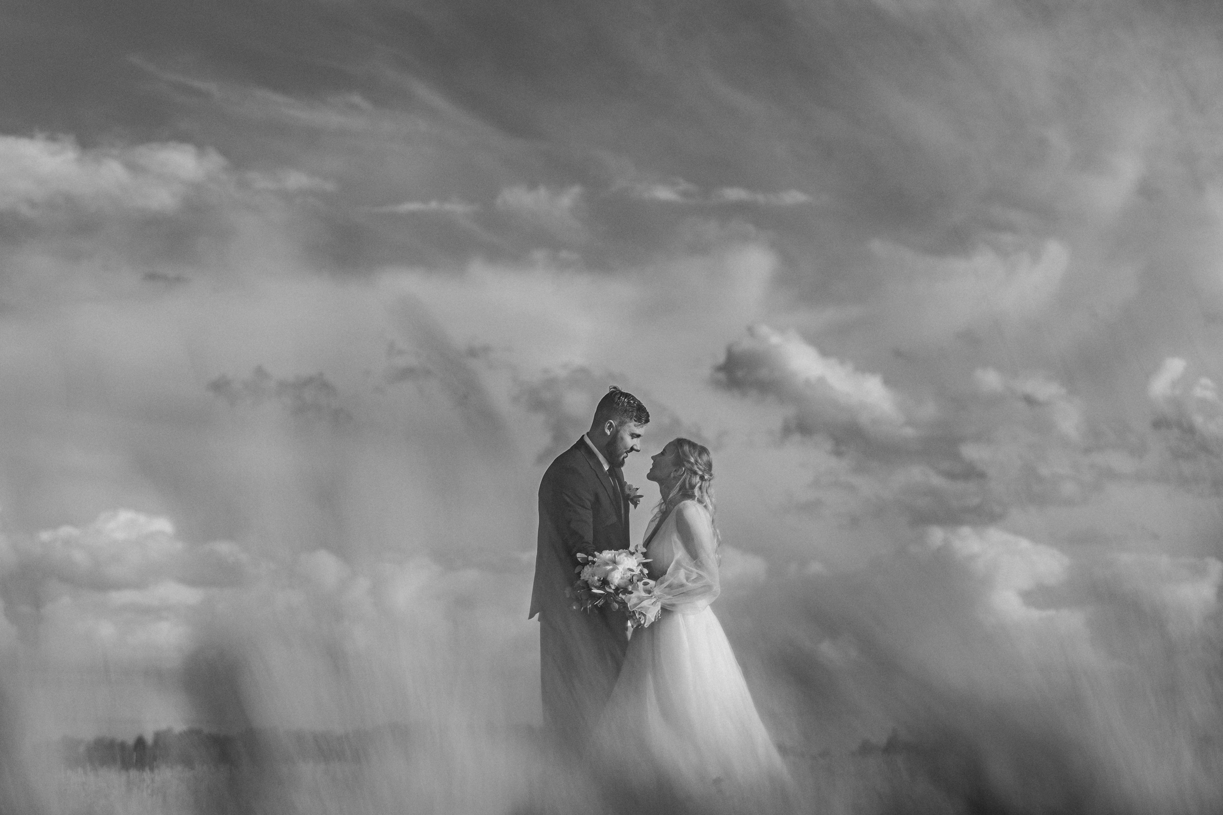 Pruutpaari fotosessioon viljapõldude vahel I Fotograaf Reti Kokk