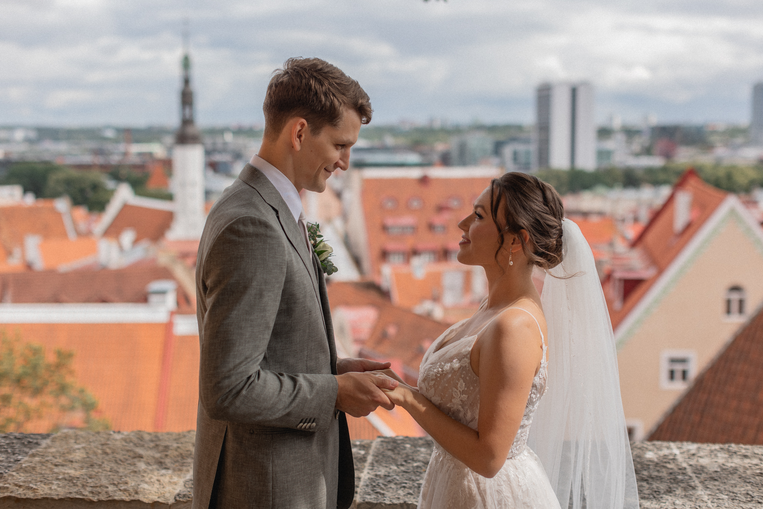 Pulma fotosessioon Tallinna vanalinnas I Fotograaf Reti Kokk