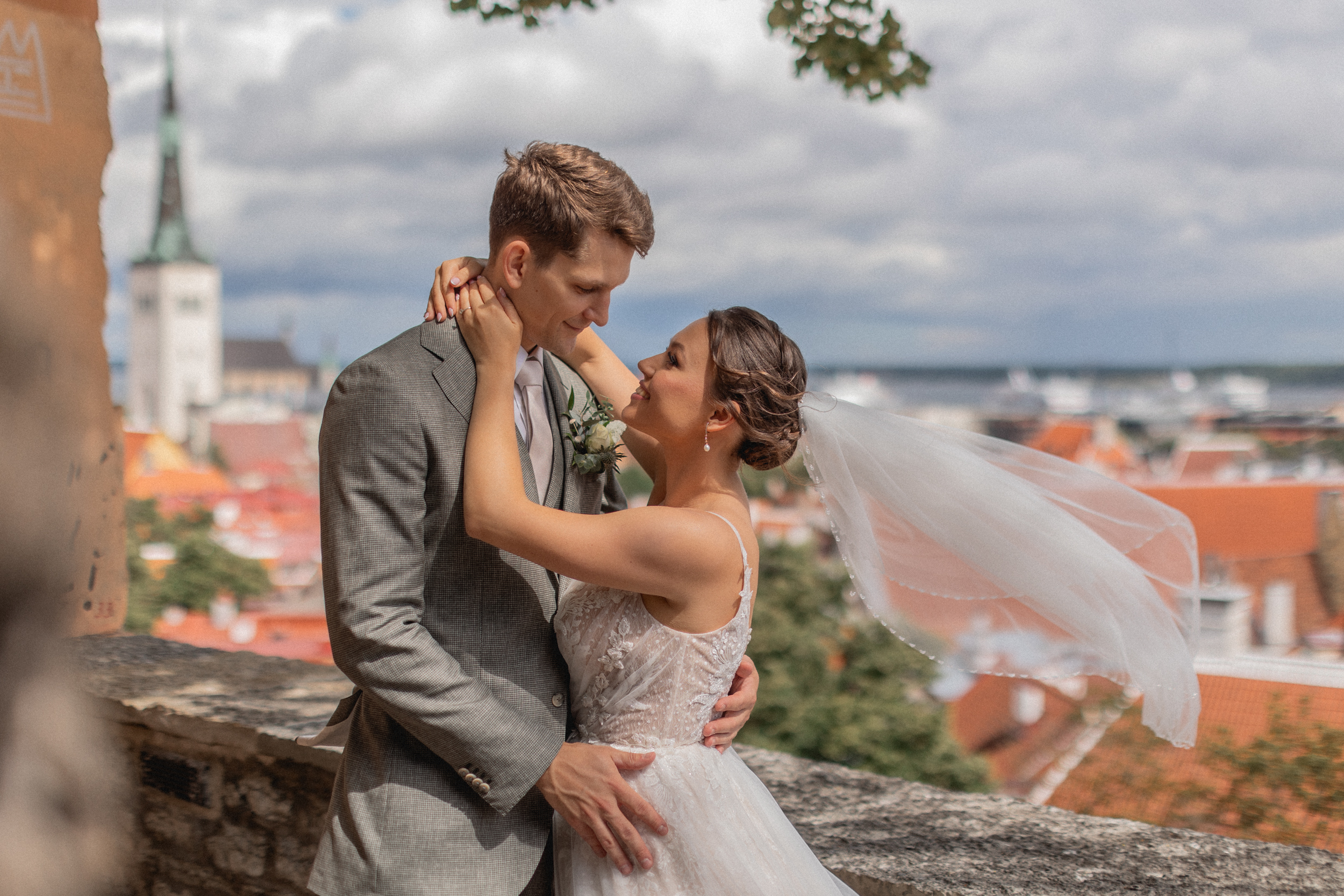 Pulma fotosessioon Tallinna vanalinnas I Fotograaf Reti Kokk
