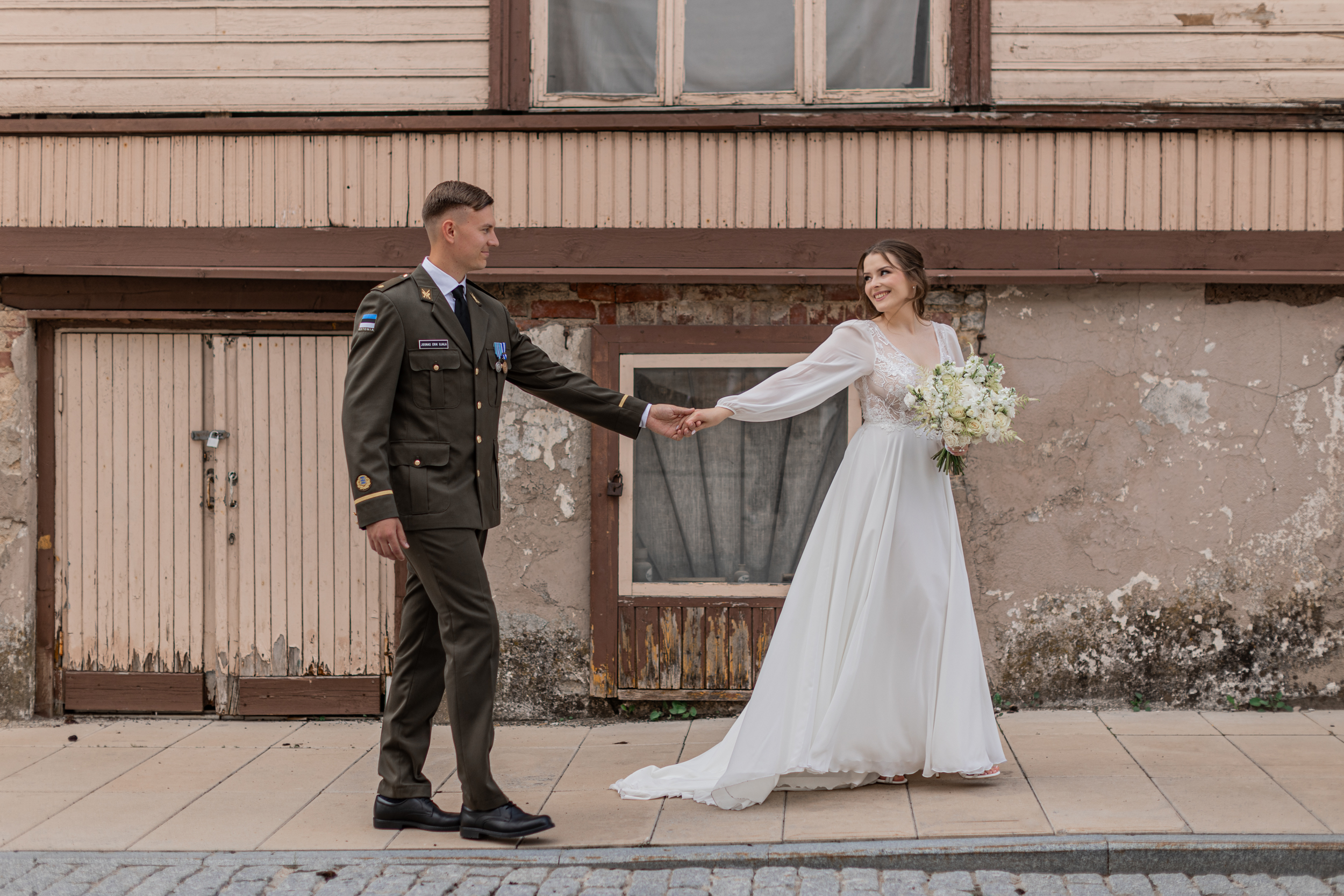 Pruutpaari fotosessioon Rakveres Pikal tänaval I Fotograaf Reti Kokk