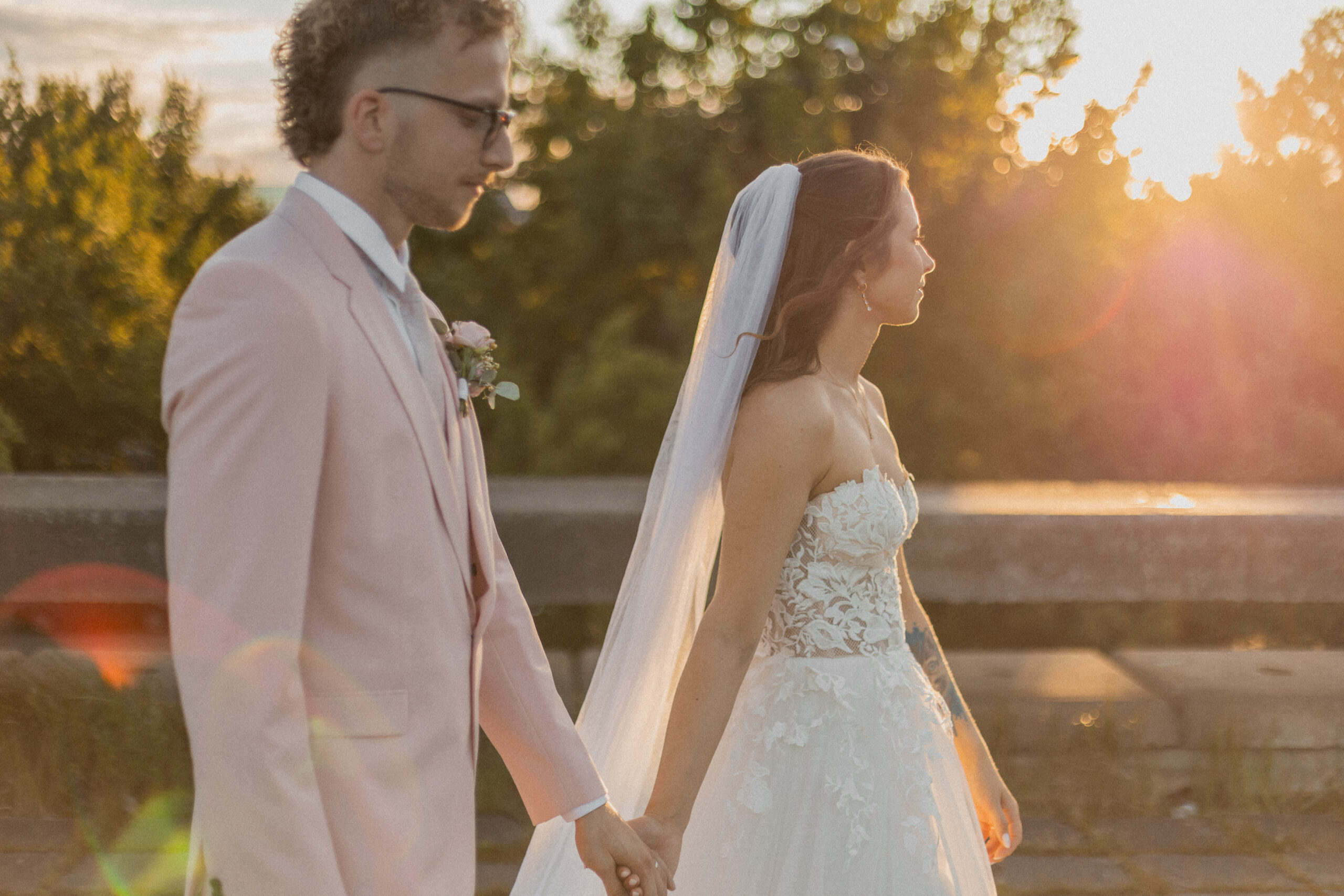 Pruutpaari loojangusessioon linnahalli peal I Pulmakorraldaja Oh Ruby I Pulmafotograaf Reti Kokk