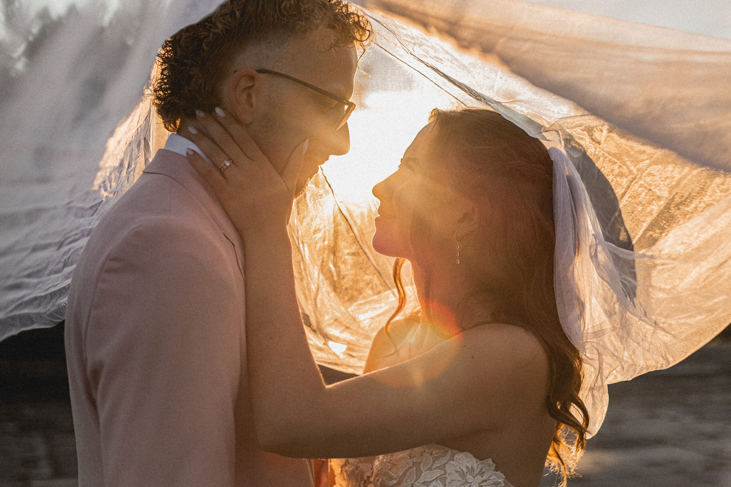 Pruutpaari loojangusessioon linnahalli peal I Pulmakorraldaja Oh Ruby I Pulmafotograaf Reti Kokk