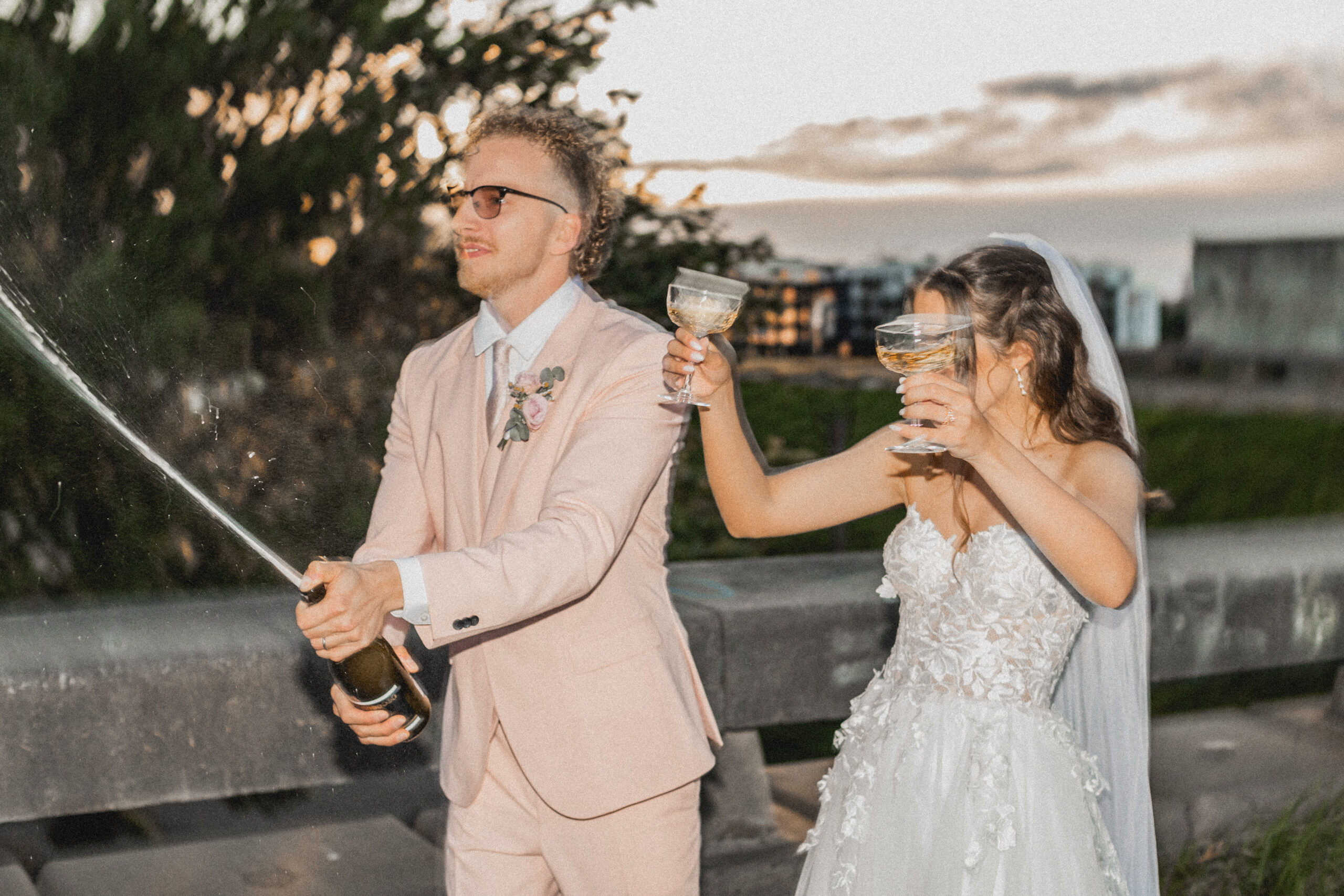 Pruutpaari loojangusessioon linnahalli peal I Pulmakorraldaja Oh Ruby I Pulmafotograaf Reti Kokk