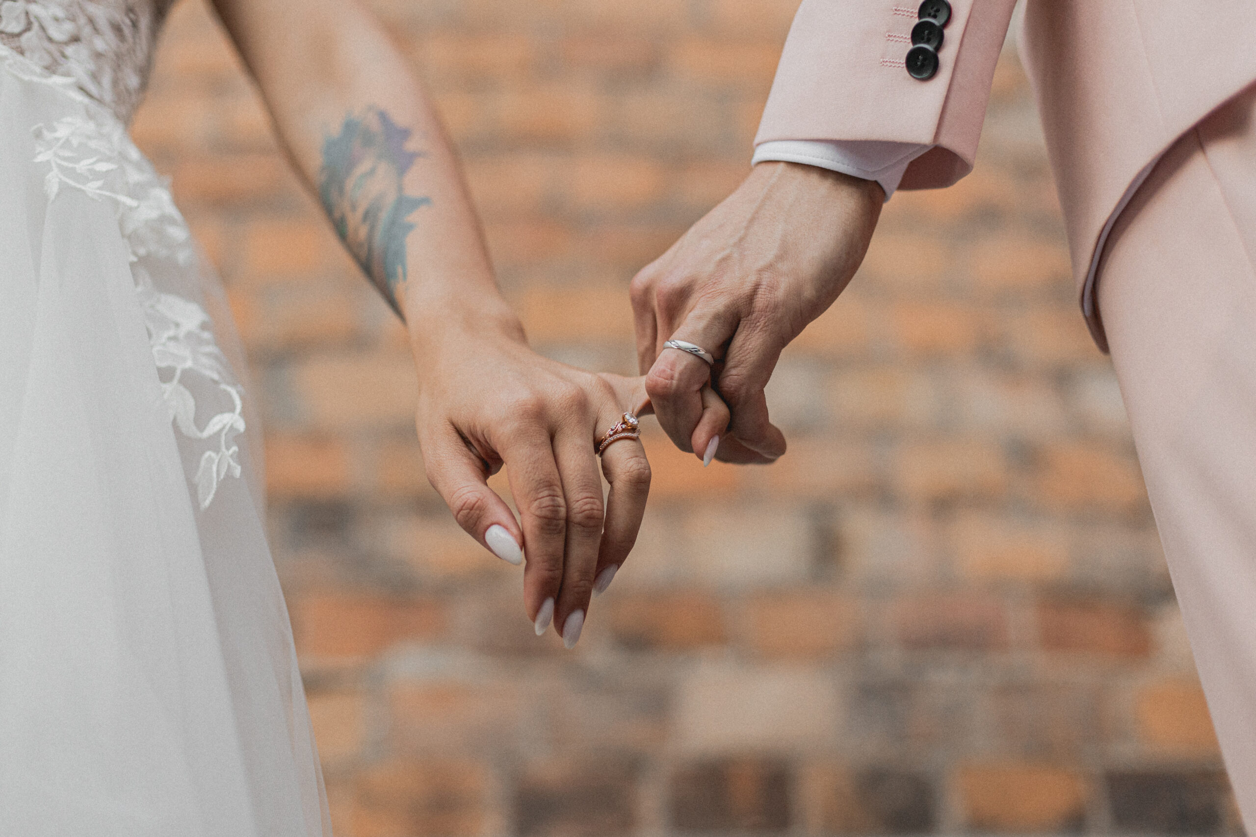 Pruutpaari loojangusessioon linnahalli peal I Pulmakorraldaja Oh Ruby I Pulmafotograaf Reti Kokk