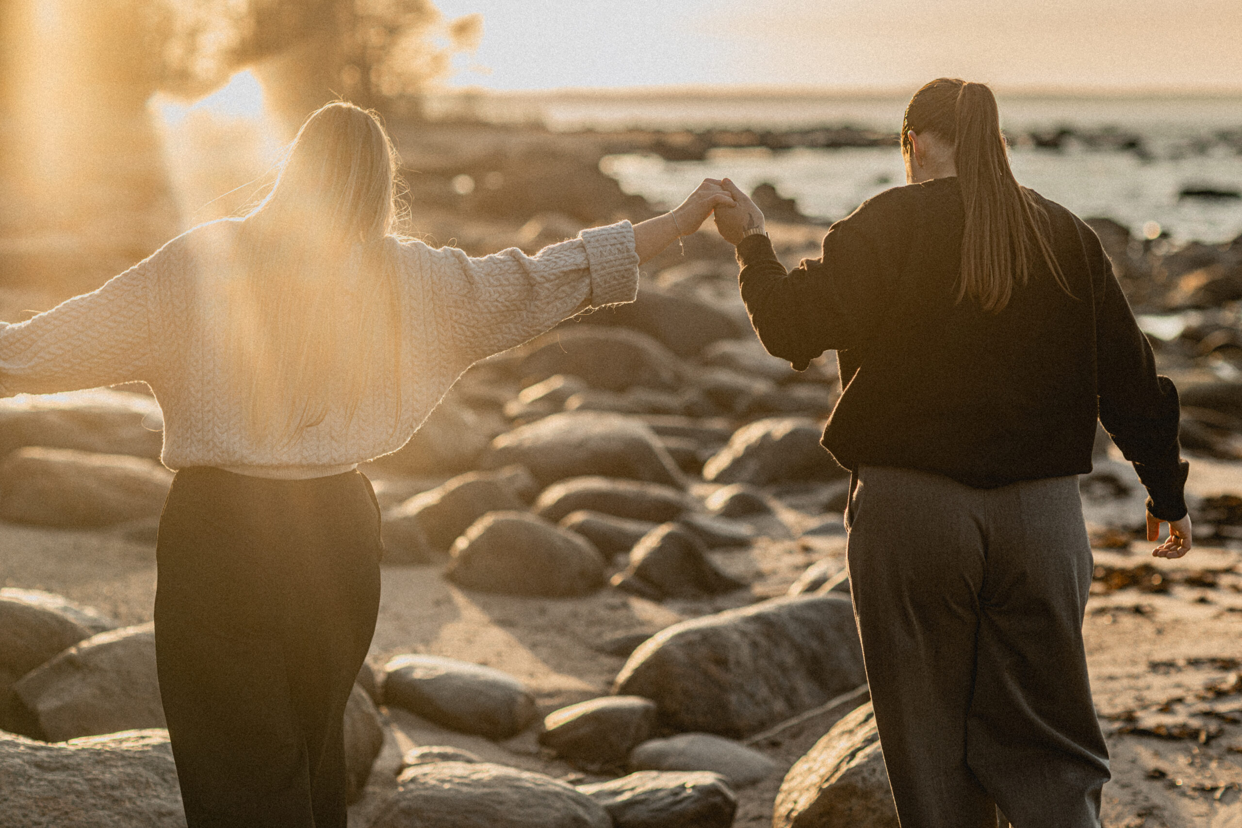 Loojangusessioon märtsikuises rannas I Fotograaf Reti Kokk